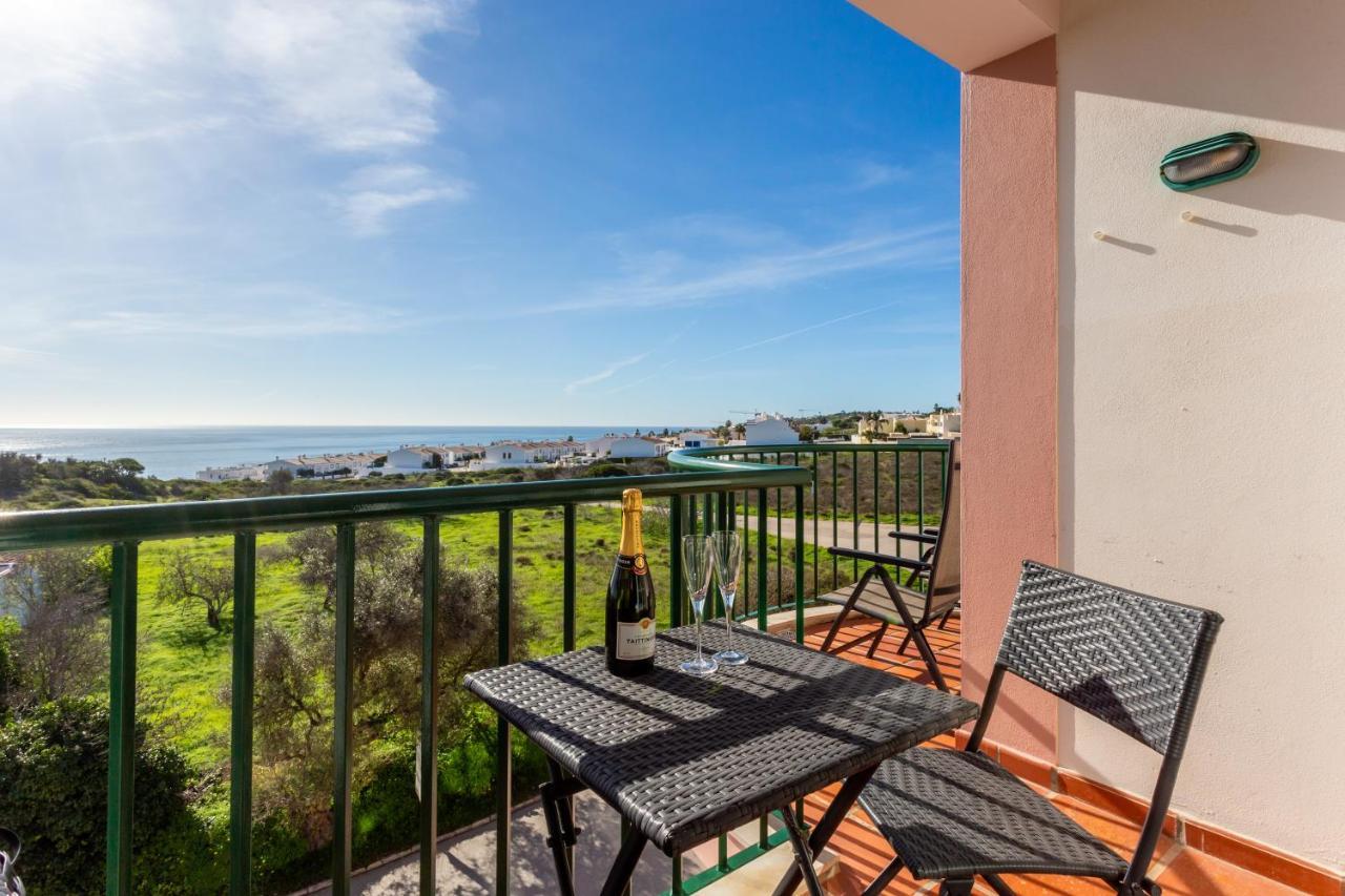 Lovely 2 Bedroom Apartment Including Pool, Stunning Ocean Views & Beach Closeby Luz Exterior foto