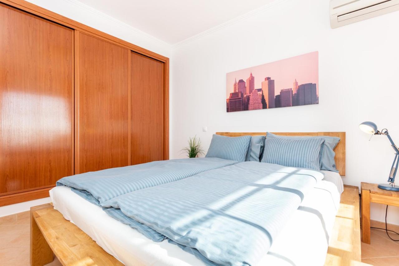 Lovely 2 Bedroom Apartment Including Pool, Stunning Ocean Views & Beach Closeby Luz Exterior foto